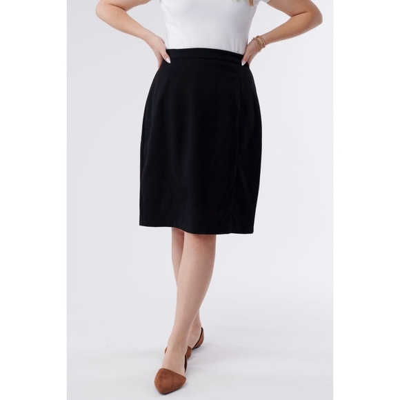 Max Mara • Virgin Wool Skirt in Black - Picture 1 of 6